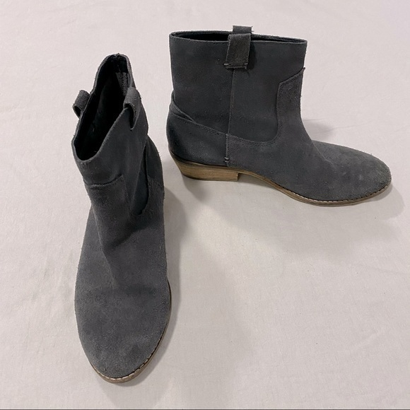 Dolce Vita DV Pull Tab Gray Suede Ankle Booties‎ - Picture 1 of 9